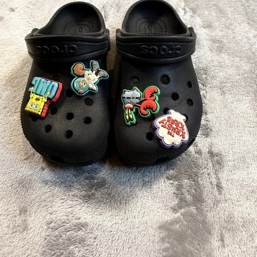 Crocs Classic Clog Kids C11 Black with SpongeBob & Krusty Krab Jibbitz Charms